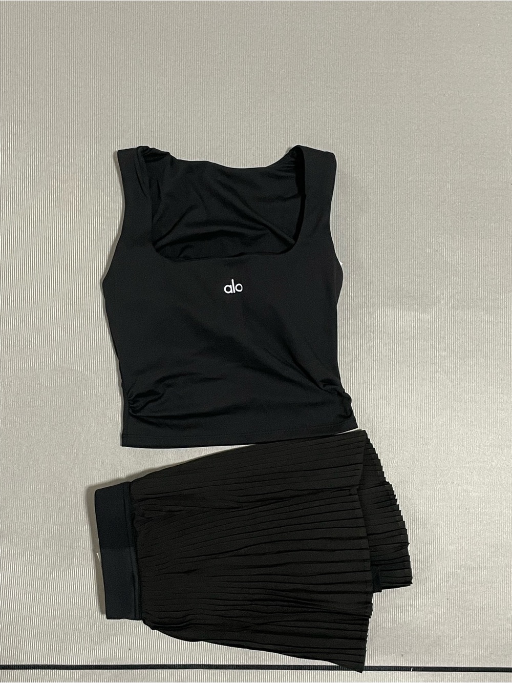 ALO Yoga Black Crop Tank Top and Pleated Skirt Set - Picture 4 of 6